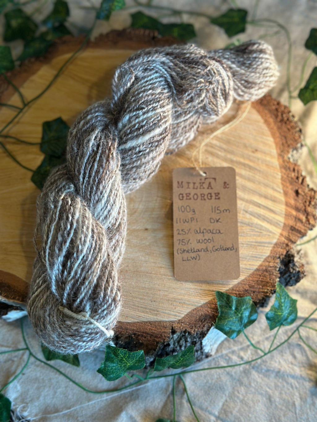 Milka and George - Hand-spun DK alpaca and wool yarn 100g 115m