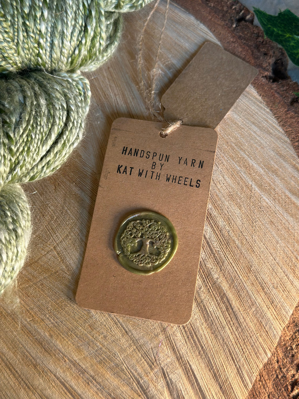 Silver sour *sparkle* - Hand-spun sport yarn