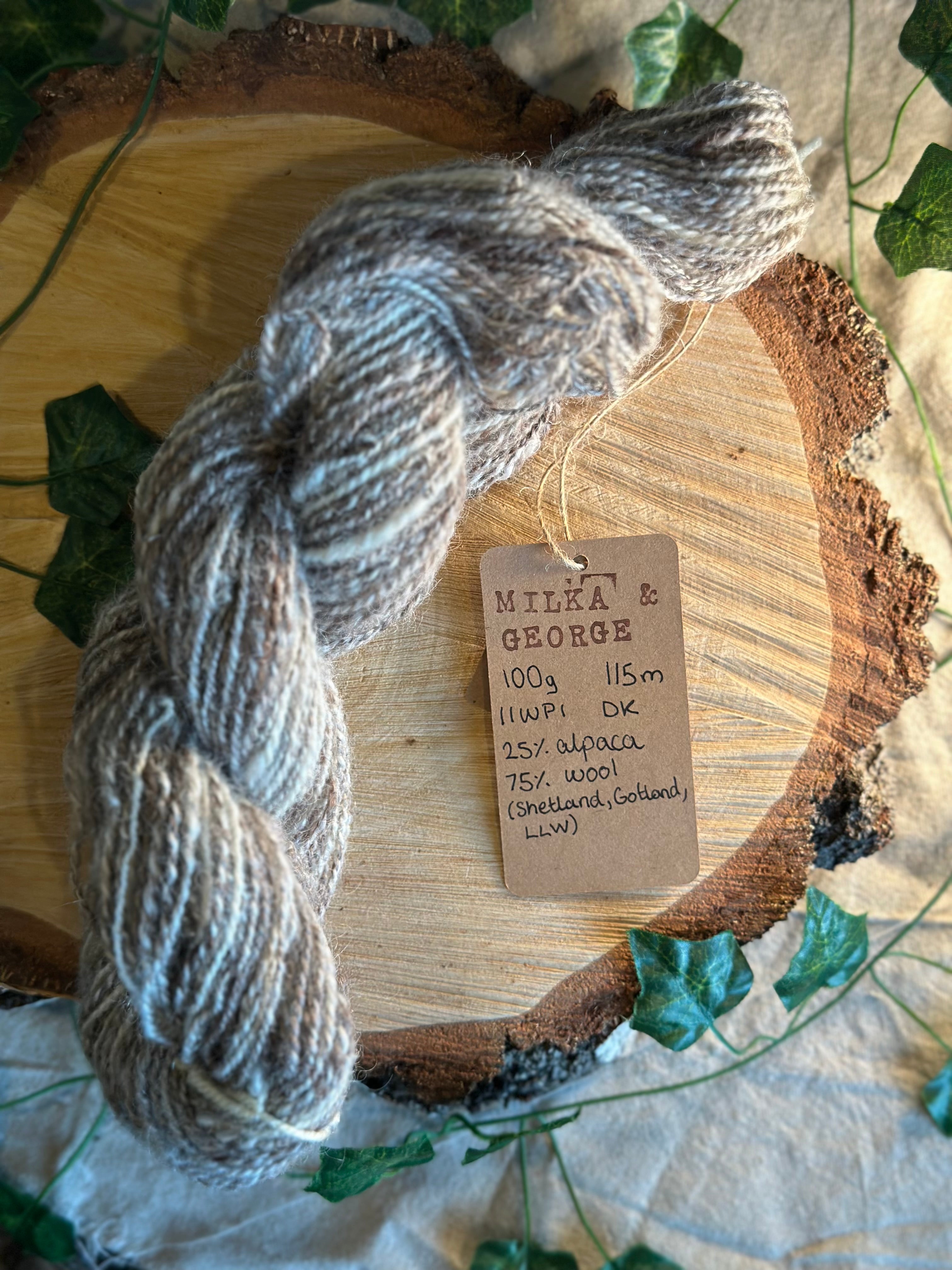 Milka and George - Hand-spun DK alpaca and wool yarn 100g 115m